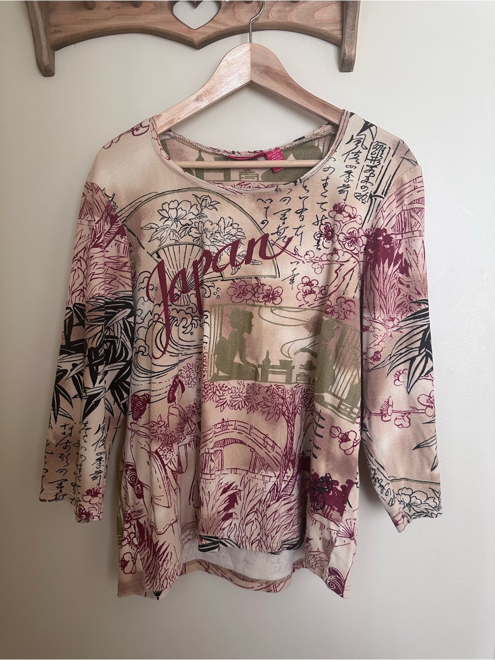 Gloria Vanderbilt Beige Long Sleeve Tee with Burgundy & Olive Japan Motif